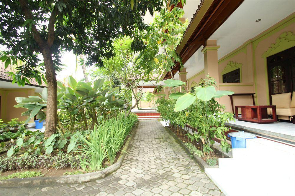 Hotel Lusa At Kuta Beach Экстерьер фото